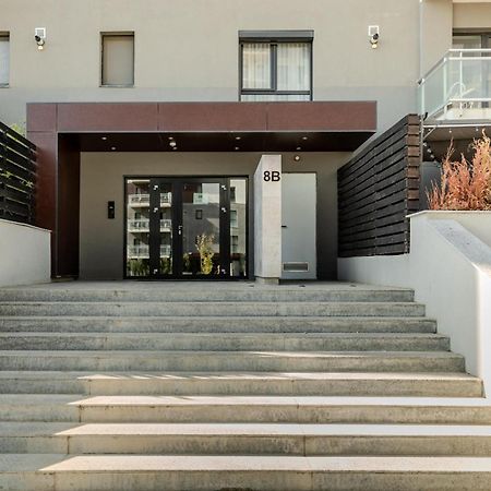 Perfect Stay: Urban Heaven In Aviatiei Business Area Bukares Bagian luar foto