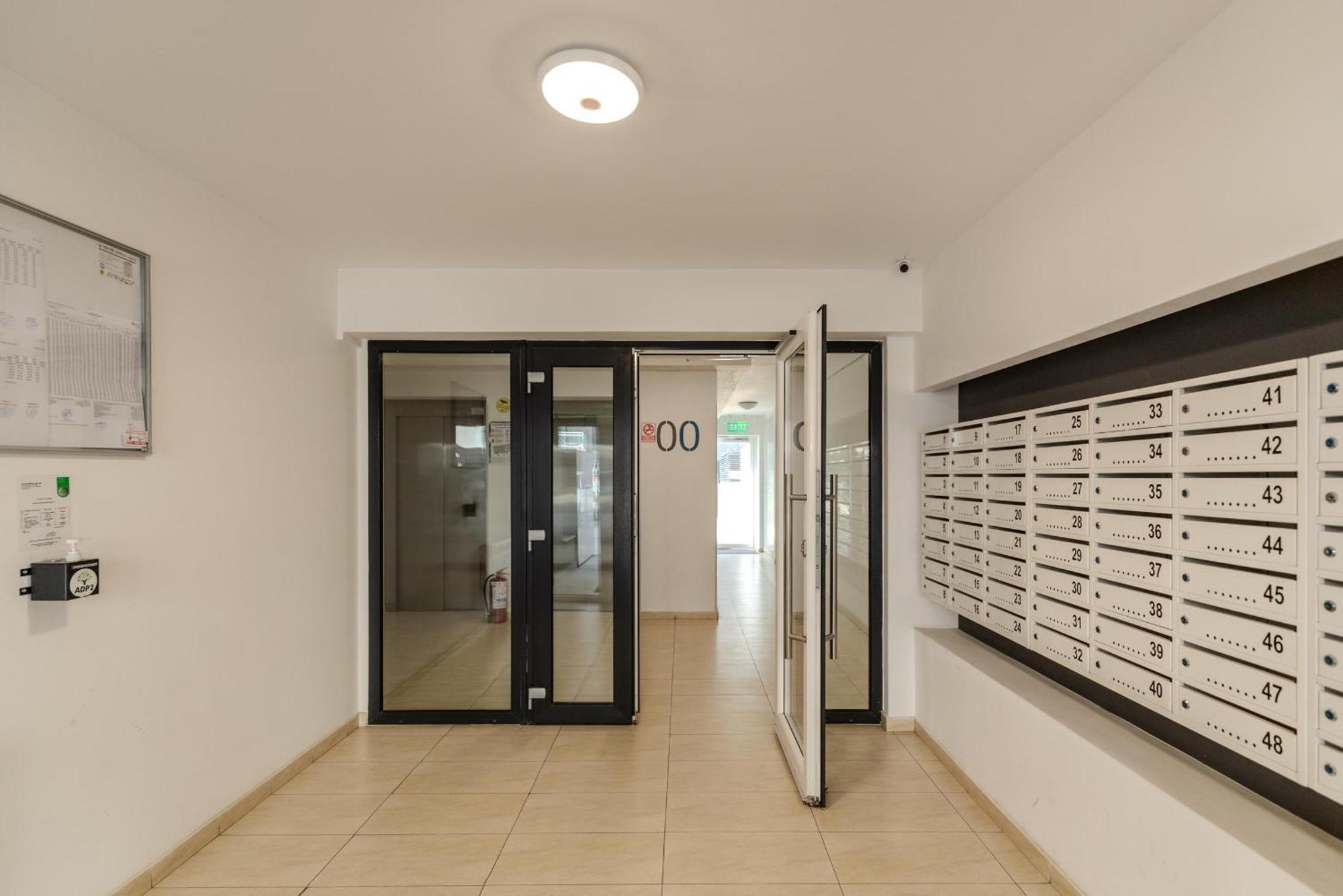 Perfect Stay: Urban Heaven In Aviatiei Business Area Bukares Bagian luar foto