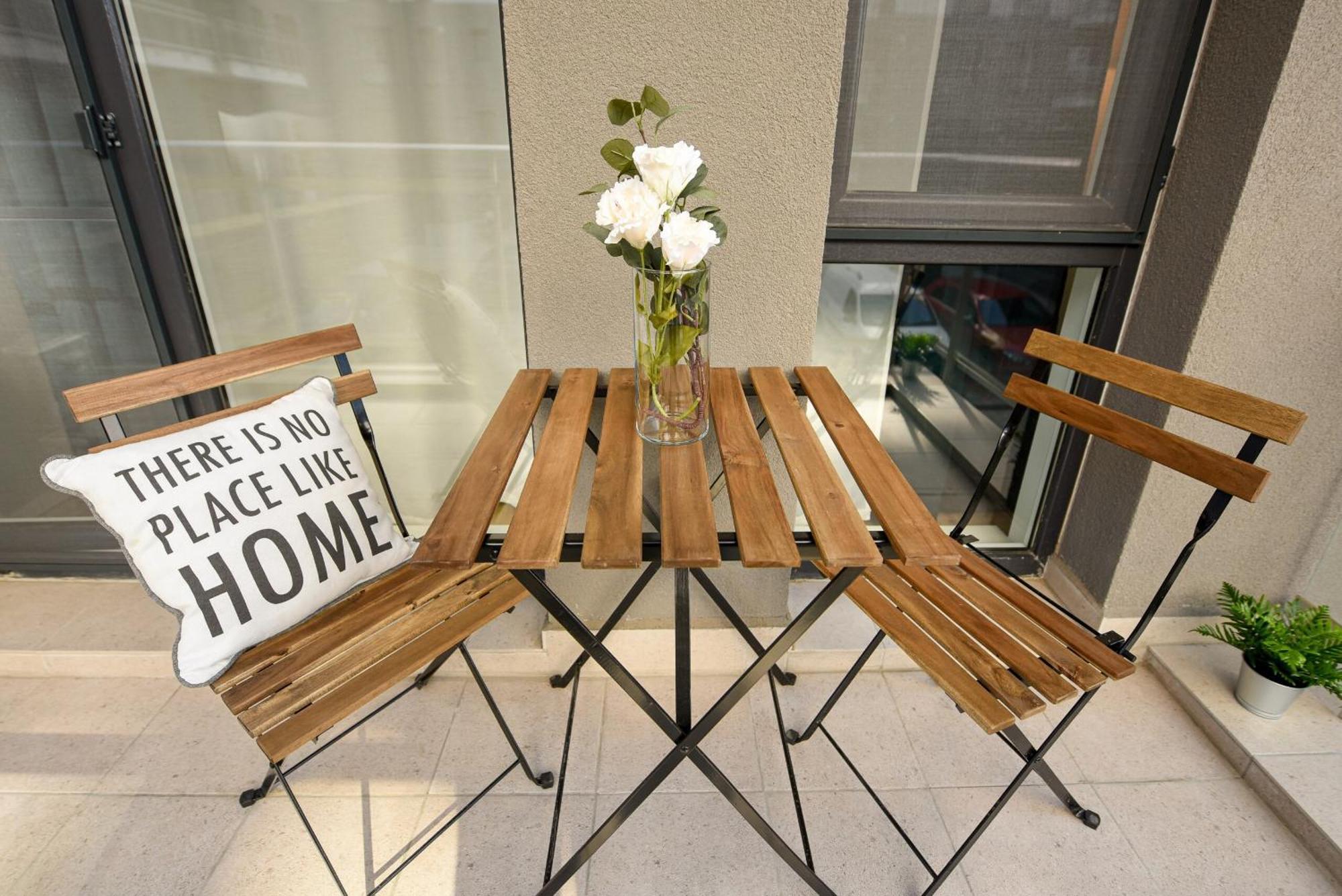 Perfect Stay: Urban Heaven In Aviatiei Business Area Bukares Ruang foto