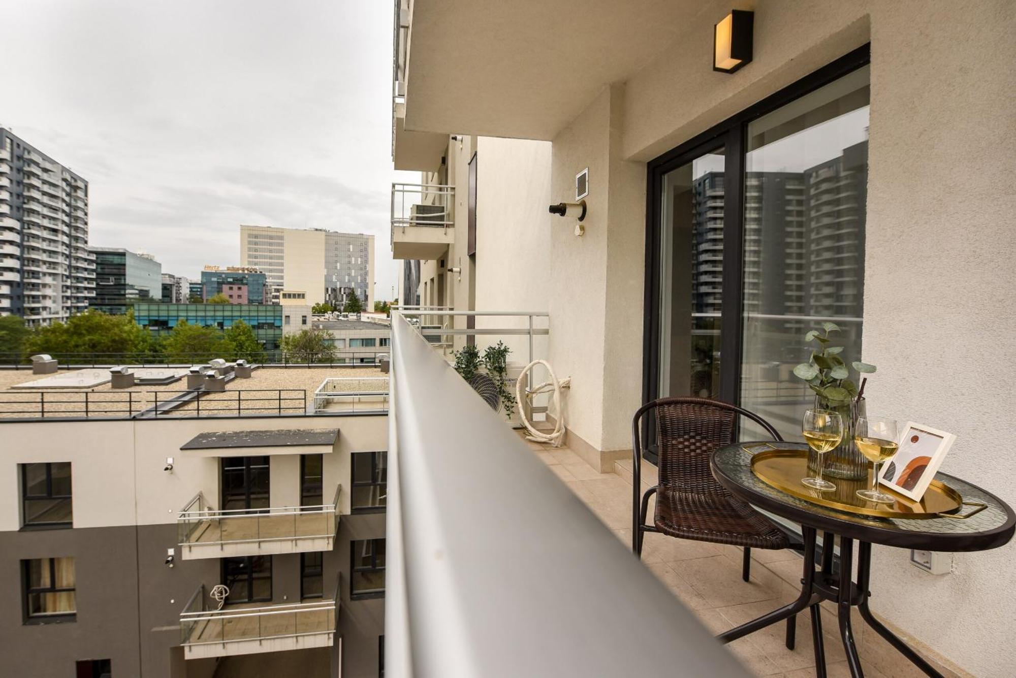 Perfect Stay: Urban Heaven In Aviatiei Business Area Bukares Ruang foto