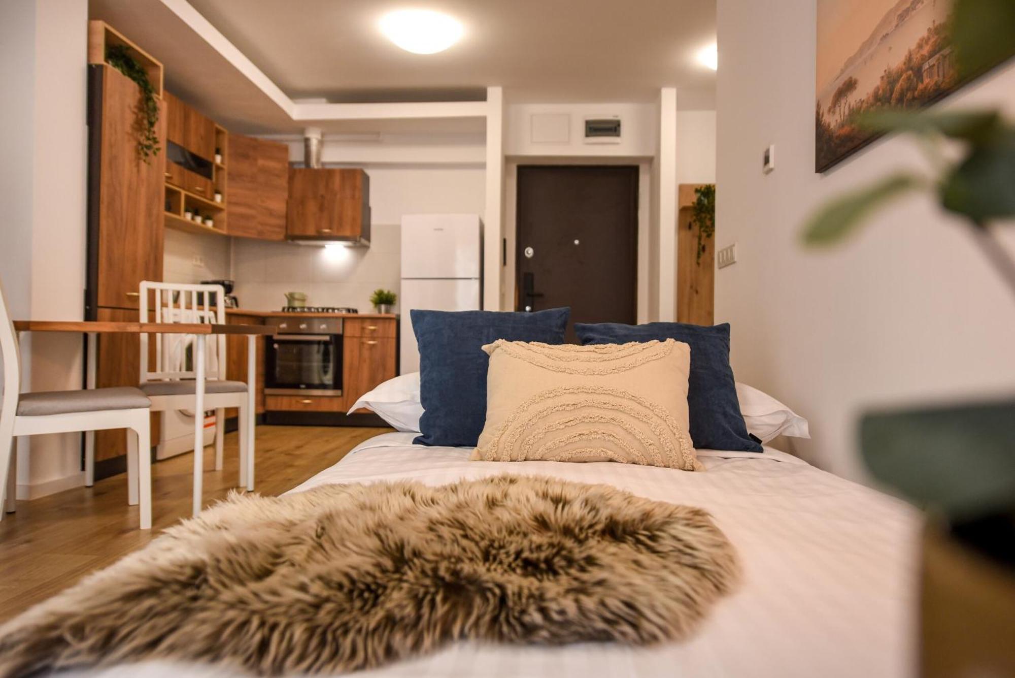 Perfect Stay: Urban Heaven In Aviatiei Business Area Bukares Ruang foto
