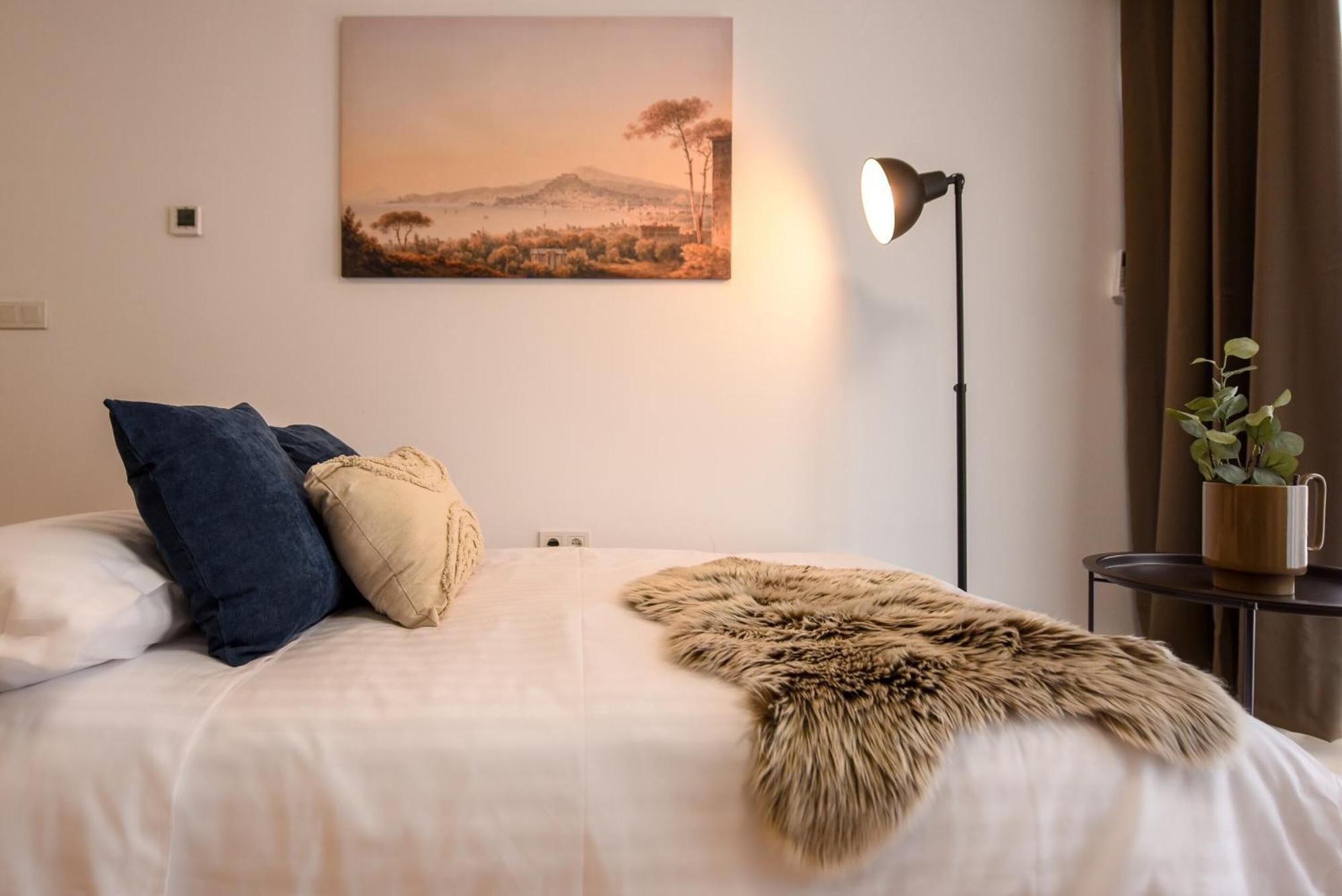 Perfect Stay: Urban Heaven In Aviatiei Business Area Bukares Ruang foto