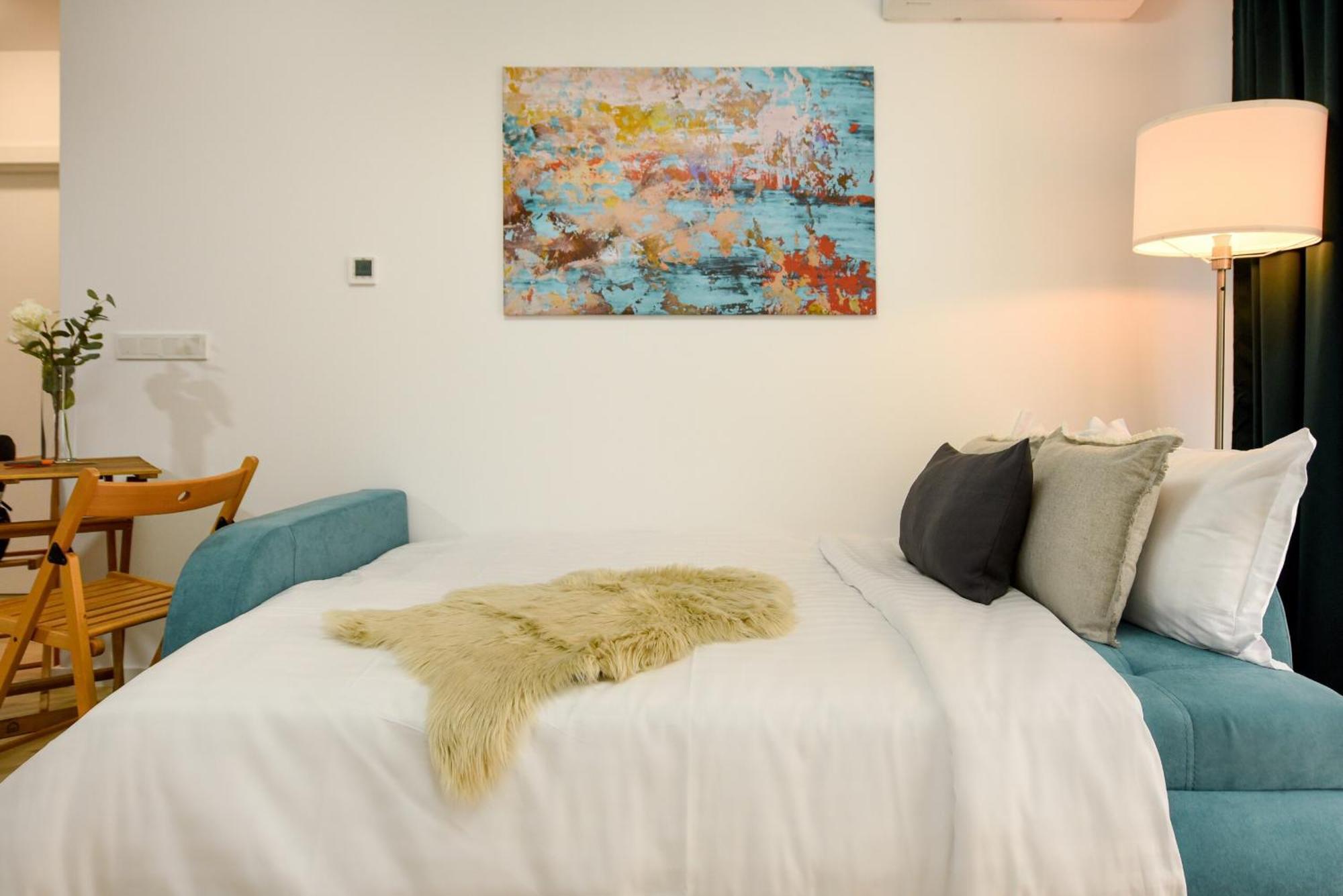 Perfect Stay: Urban Heaven In Aviatiei Business Area Bukares Ruang foto