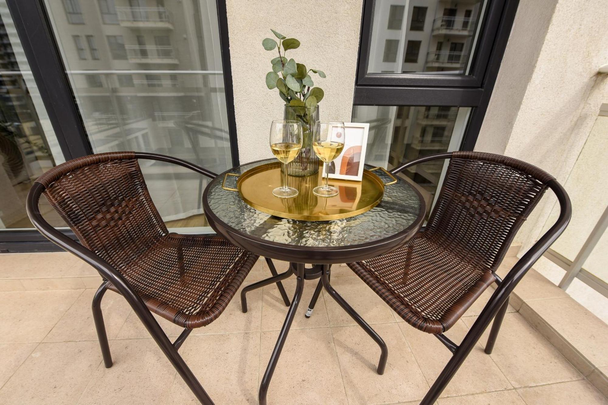 Perfect Stay: Urban Heaven In Aviatiei Business Area Bukares Ruang foto