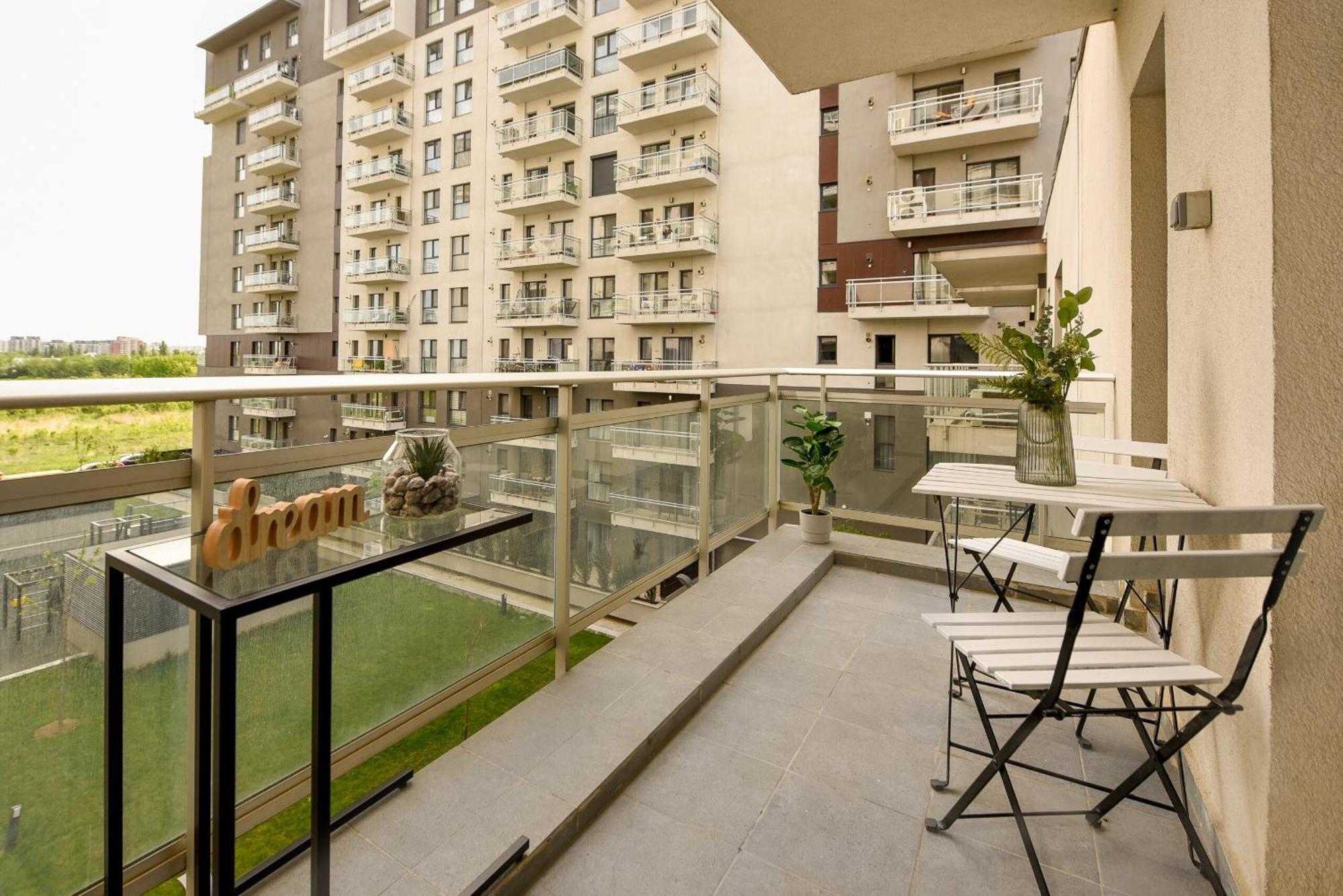Perfect Stay: Urban Heaven In Aviatiei Business Area Bukares Ruang foto